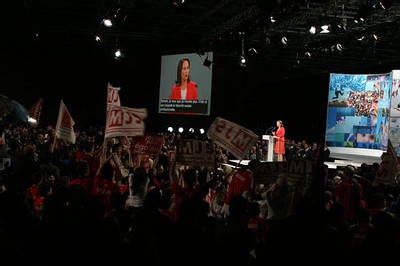 Ségolène Royal a détaillé son Pacte présidentiel lors du meeting de Villepinte devant plus de 10 000 personnes