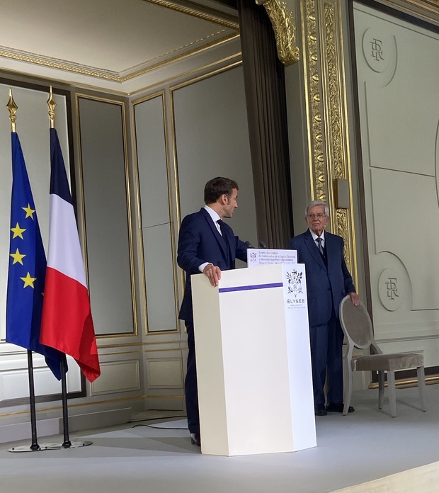 Jean-Pierre Chevènement décoré des insignes de commandeur de la légion d'honneur - Discours du président de la République