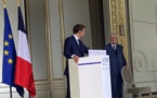 Jean-Pierre Chevènement décoré des insignes de commandeur de la légion d'honneur - Discours du président de la République